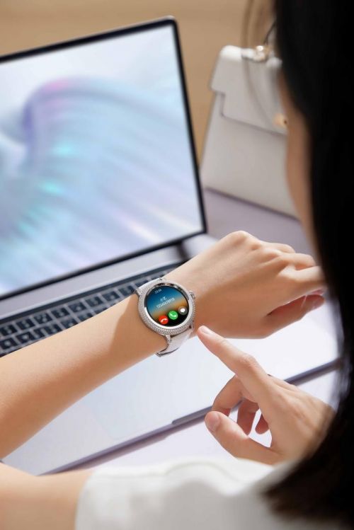 再创智能穿戴里程碑:首款搭载智能机芯的珠宝级女表问世(图3)