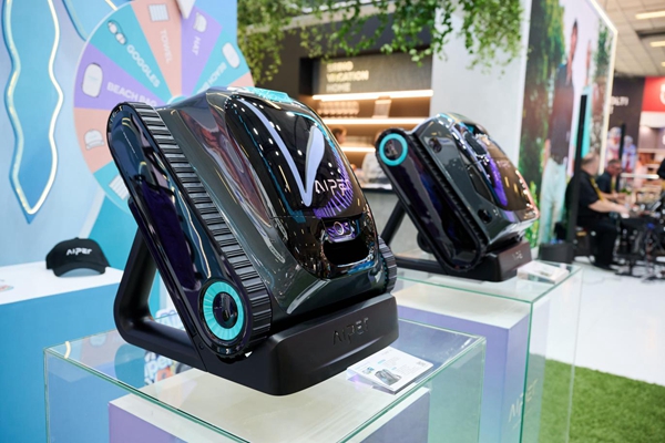 IFA2024元鼎智能推出全新“真智能”泳池机器人(图2)