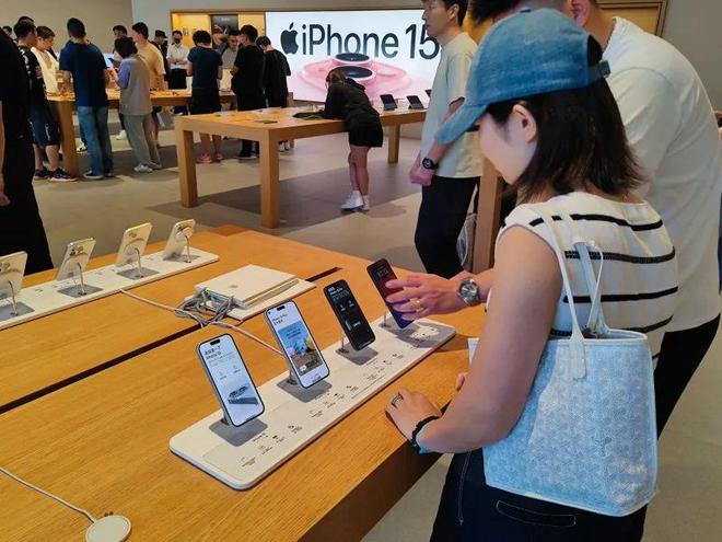 价格跌至史上最低!iPhone15最高减1050元苹果愁卖了?(图2)