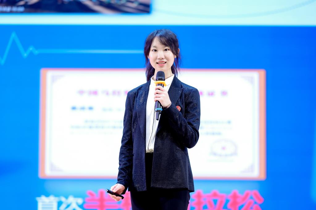西安交大“闪亮的青春”2024-2025学年优秀本科生标兵评选展示大会举办(图3)