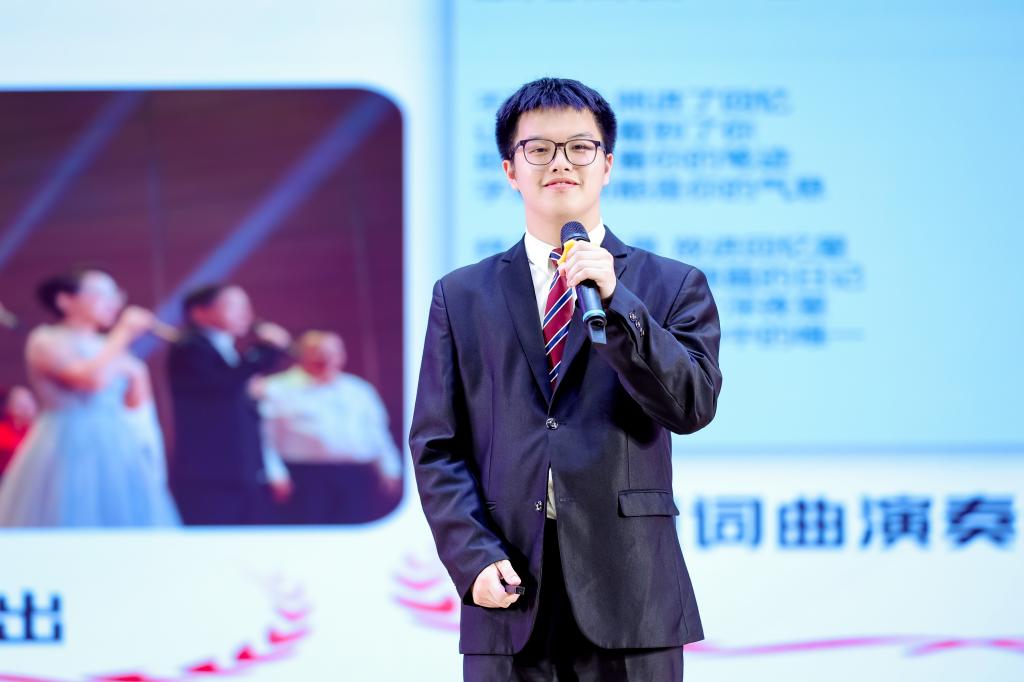 西安交大“闪亮的青春”2024-2025学年优秀本科生标兵评选展示大会举办(图5)