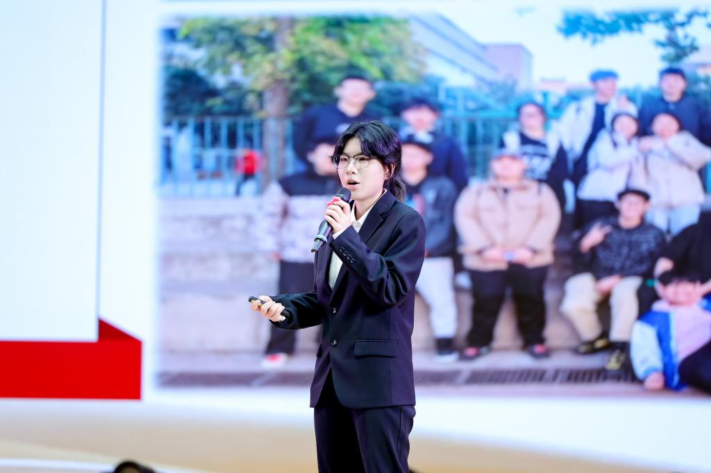 西安交大“闪亮的青春”2024-2025学年优秀本科生标兵评选展示大会举办(图7)