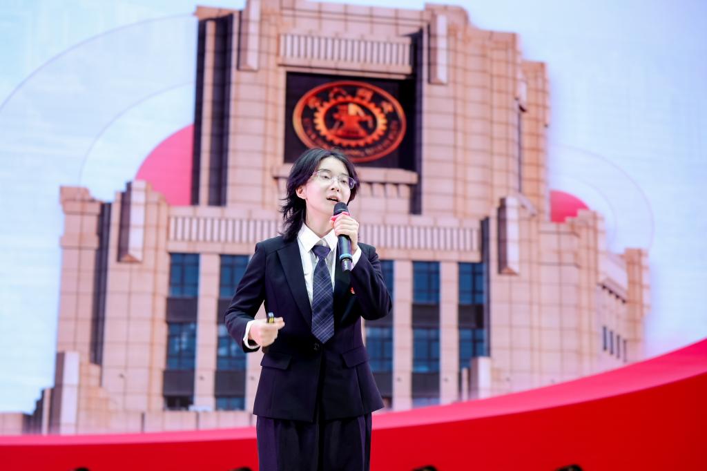 西安交大“闪亮的青春”2024-2025学年优秀本科生标兵评选展示大会举办(图9)
