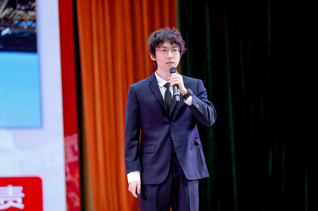 西安交大“闪亮的青春”2024-2025学年优秀本科生标兵评选展示大会举办(图11)