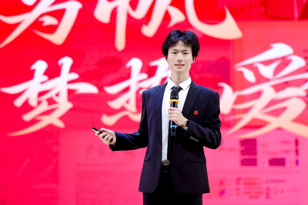 西安交大“闪亮的青春”2024-2025学年优秀本科生标兵评选展示大会举办(图12)