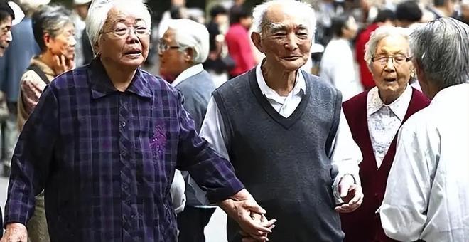 2024死亡数首超新生儿数人均寿命从35岁升至786岁家庭负担加重(图3)