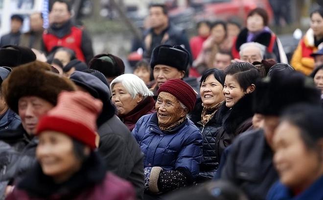 2024死亡数首超新生儿数人均寿命从35岁升至786岁家庭负担加重(图1)